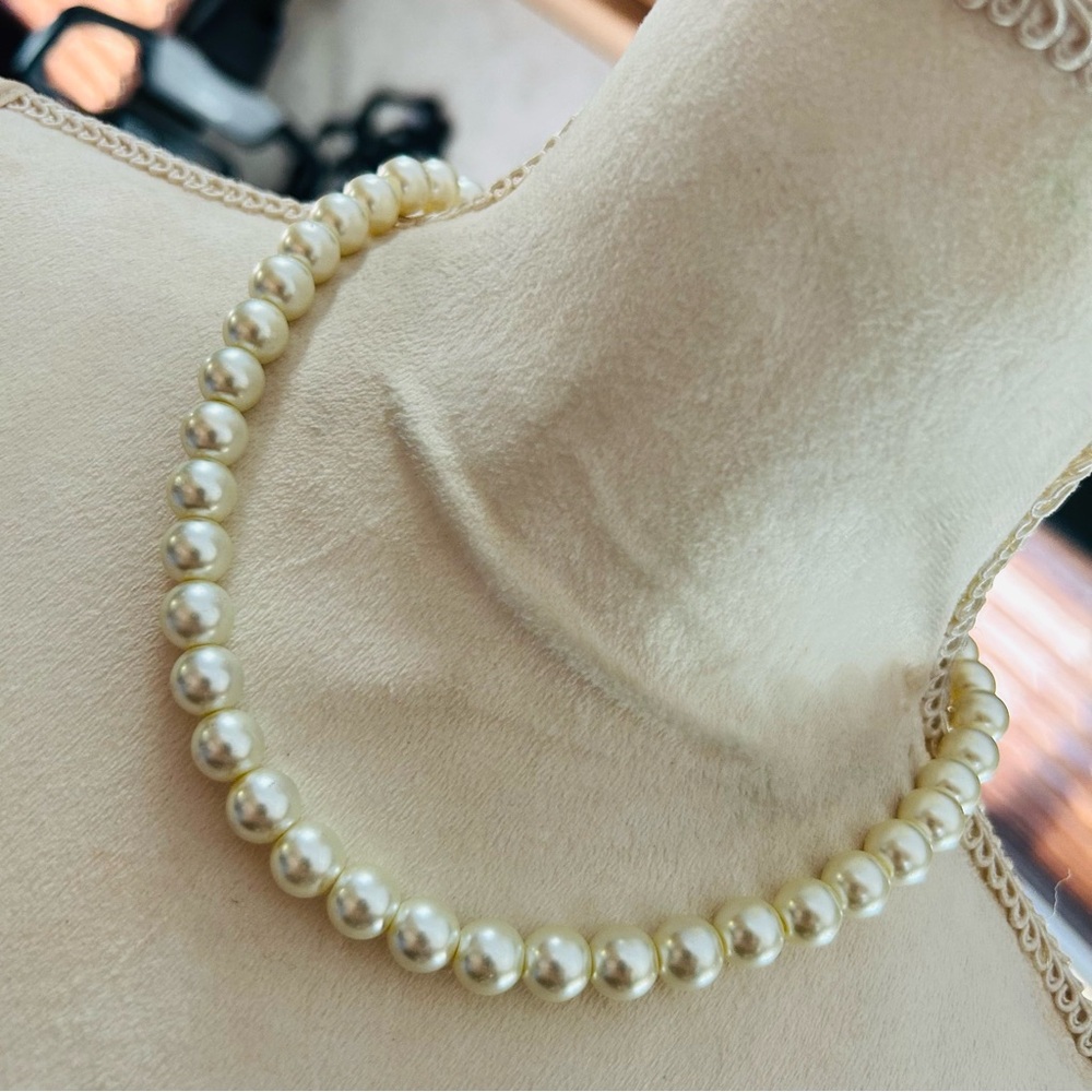 Classy elegant 10mm white glass pearl necklace